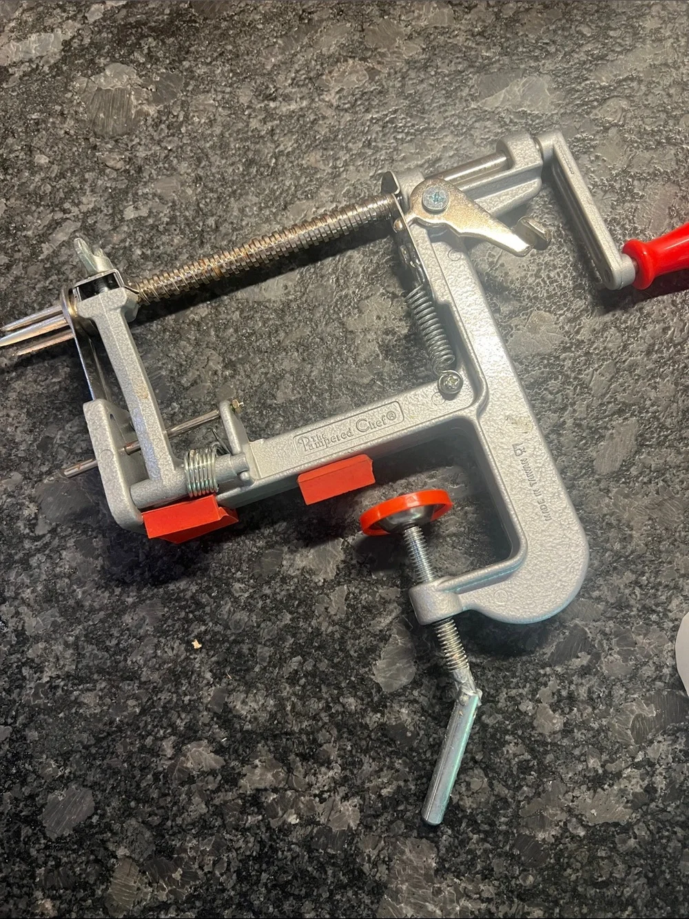 Pampered Chef Apple Peeler Corer Slicer. Fall apples!! Apple pie!!!